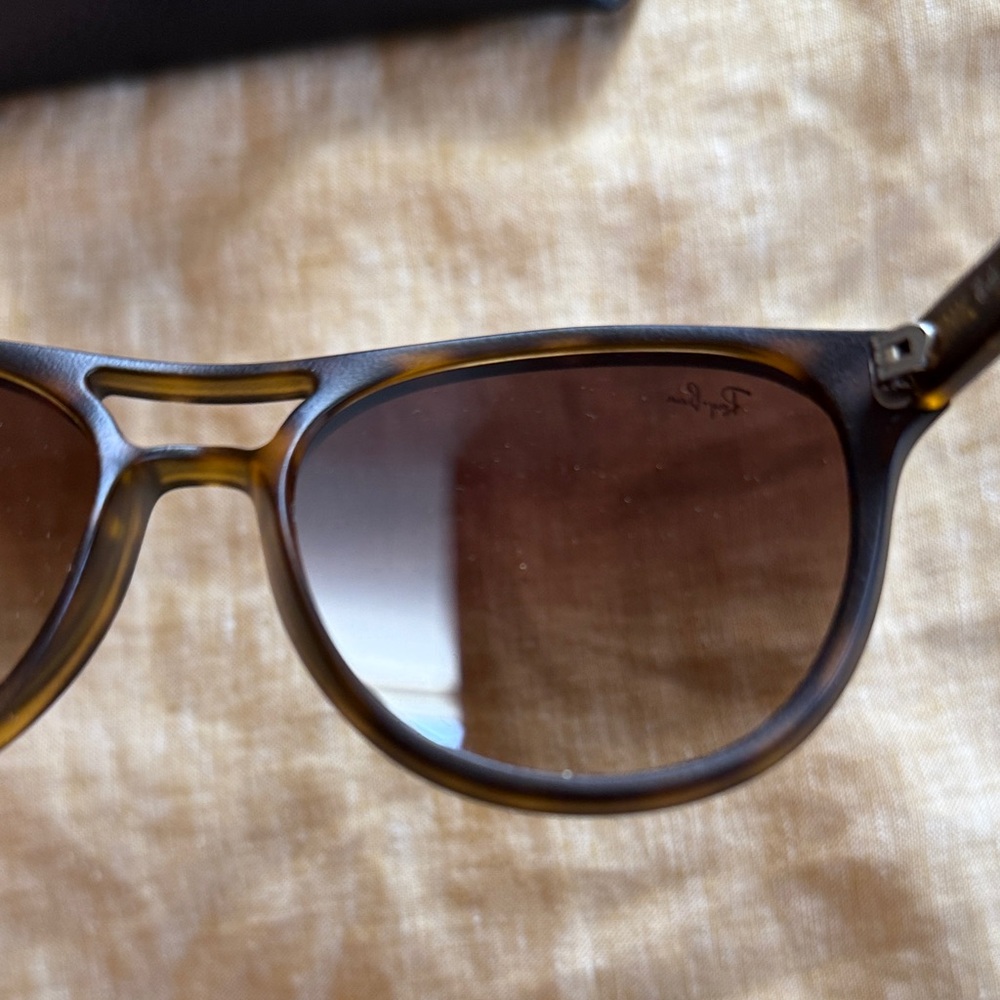 Ray-Ban Brown Gradient Lens Sunglasses with Black Case - Picture 15 of 16
